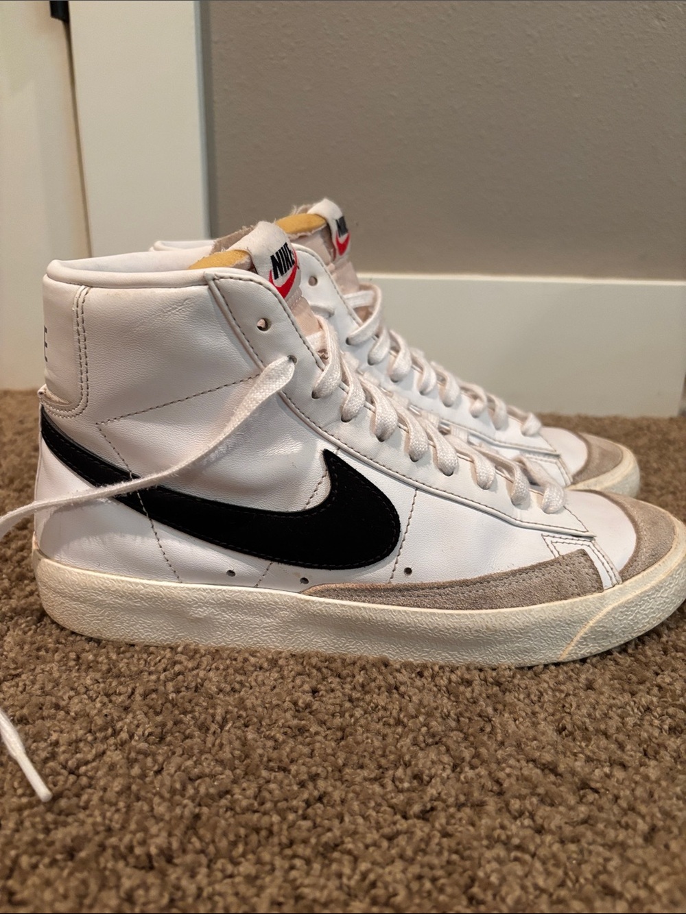 Nike Blazer Women’s White / Black High-Top Sneakers